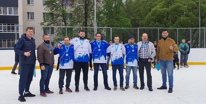 В Сосновом Бору наградили участников первого городского Фестиваля дворового хоккея