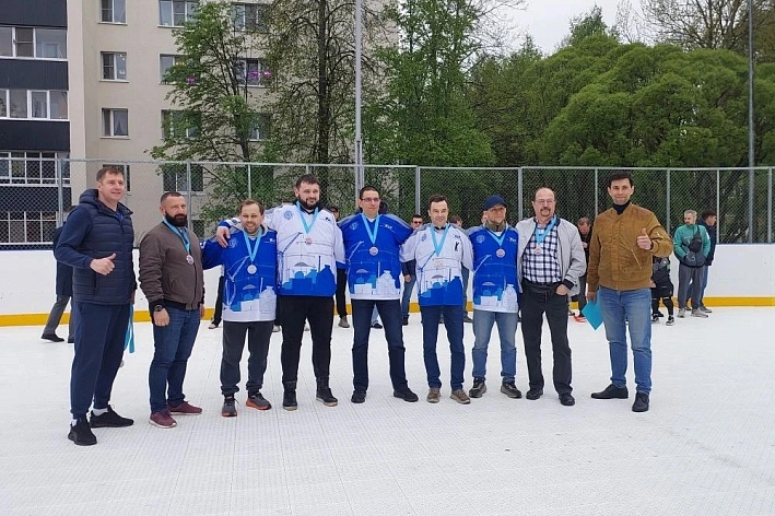 В Сосновом Бору наградили участников первого городского Фестиваля дворового хоккея