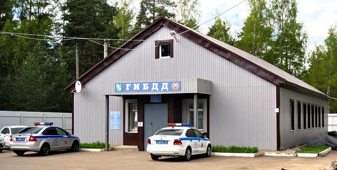 В Сосновом Бору подростки на арендованном самокате столкнулись с автомобилем