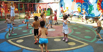 Спортивные площадки для трех детских садов 