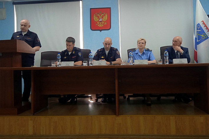 Важно защитить жителей от мошенников. В полиции Соснового Бора подвели итоги работы за полгода
