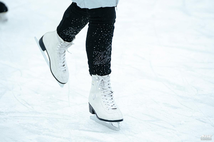 Где в Сосновом Бору взять коньки напрокат: адреса, цены, размеры