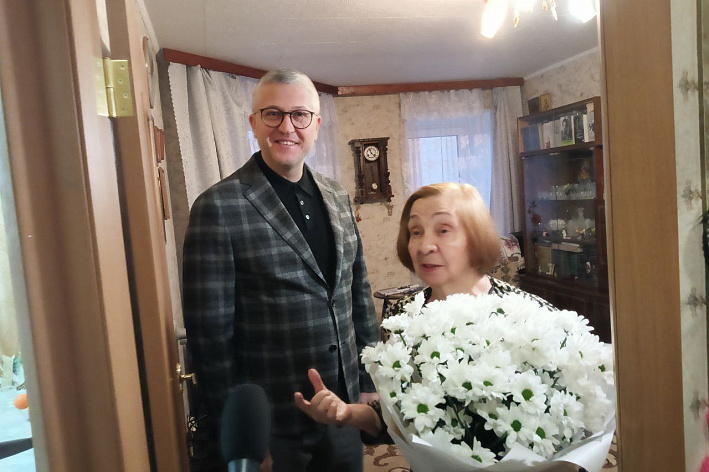 «Все хорошо получилось»: глава Соснового Бора оценил качество ремонта у жительницы блокадного Ленинграда