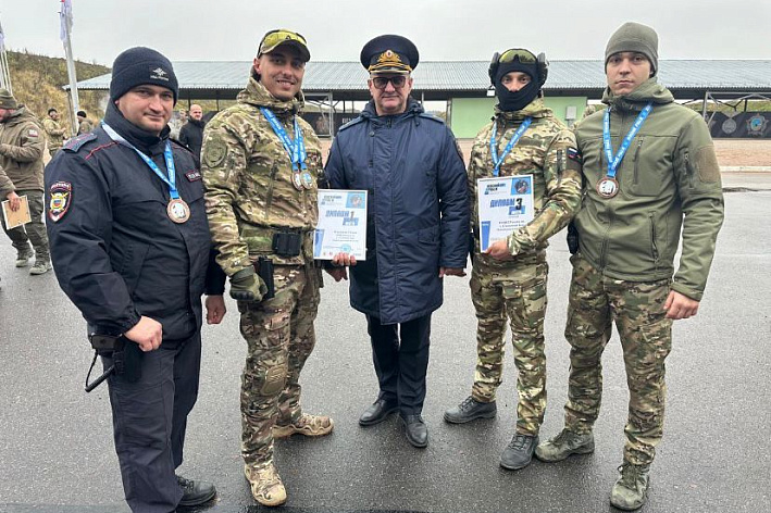 Полицейские Соснового Бора вошли в число лучших стрелков Петербурга и Ленобласти