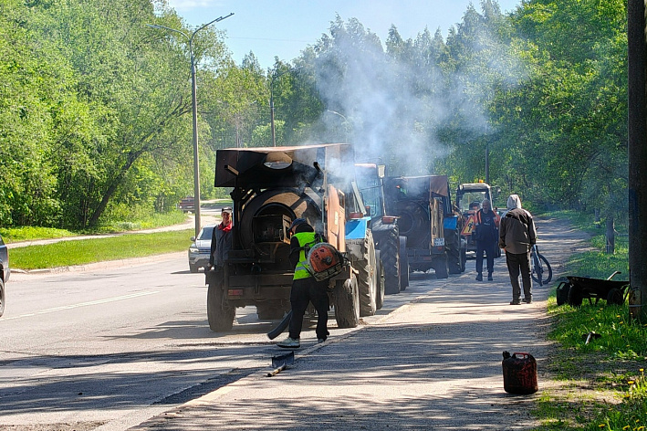 К чистоте, свету и летнему сезону. Коммунальные заботы минувшей недели в Сосновом Бору