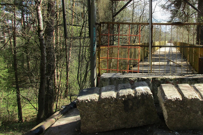 Вход на опасный мост в Сосновом Бору снова перекрыли. За ним следят видеокамеры