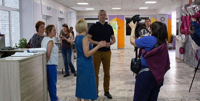 Новые пространства для учёбы и отдыха. Глава Соснового Бора оценил обновления в лицее № 8