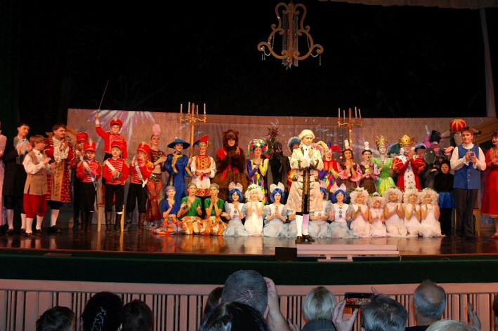 Детский музыкальный театр «Синяя птица» показал премьеру спектакля «Щелкунчик и Мышиный Король»