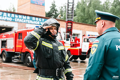22 года на службе. В Сосновом Бору проводили на пенсию замначальника 37 пожарно-спасательного отряда Владислава Асеева