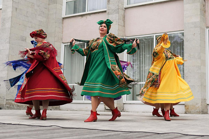Культура — это мы! В центре Соснового Бора прошел творческих праздник городских коллективов 