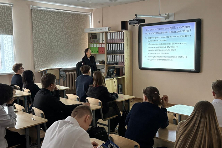 Безопасность превыше всего. Сотрудники ГАИ проводят профилактические беседы с юными сосновоборцами