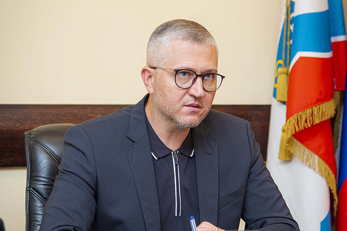 На прямой линии с главой жители говорили о дорогах в велодорожках, транспорте и благоустройстве, а также о будущем Соснового Бора