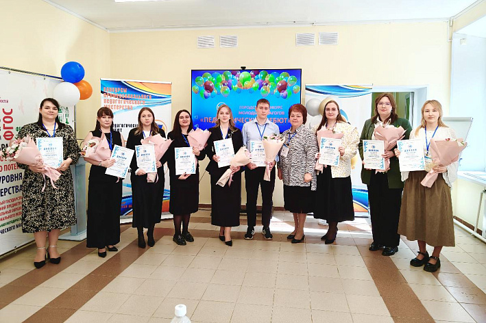 Состоялись как педагоги. На конкурсе молодых учителей в Сосновом Бору дебютанты достучались до сердец коллег