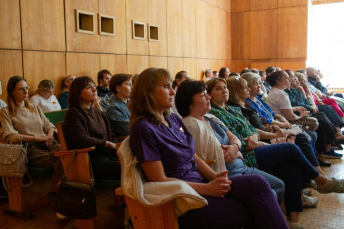Главное — спасибо пациентов. В ЦМСЧ №38 чествовали медиков Соснового Бора в преддверии профессионального праздника