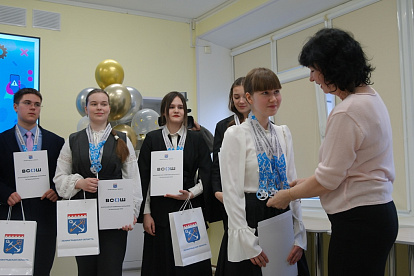 В Сосновом Бору наградили призеров региональных олимпиад и их учителей