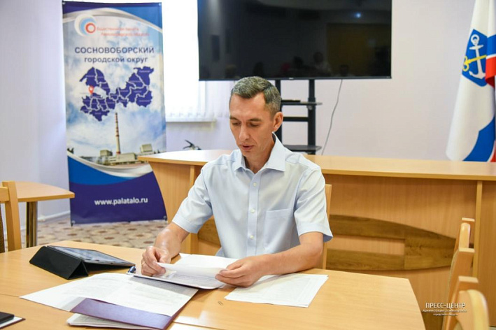 От глобальных изменений в Уставе до заботы о комфорте жителей. Алексей Афанасьев поделился с «Маяком» итогами и планами совета депутатов