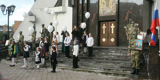 Это невозможно забыть. В Сосновом Бору почтили память жертв теракта в Беслане