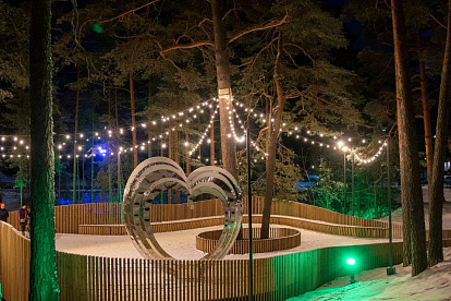 «Сердце», дорожки,  качели и подсветка - парк в Сосновом Бору стал волшебным