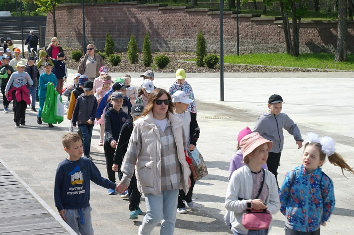 В летних дневных лагерях в Сосновом Бору отдохнули более тысячи детей