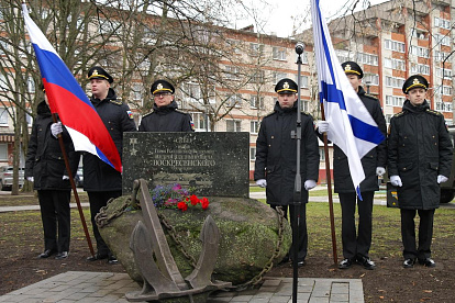Имена, которые не забыть: в Сосновом Бору прошёл митинг в память о моряках-подводниках