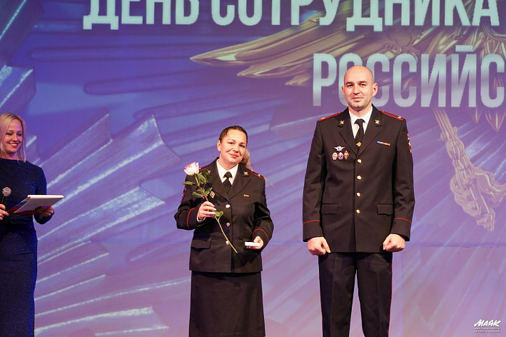 Награды за службу. Сотрудников полиции Соснового Бора отметили в честь профессионального праздника