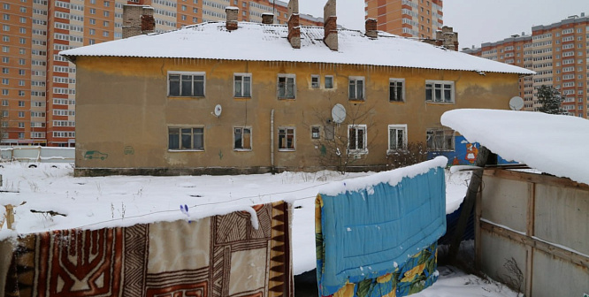 Старейший многоквартирный дом Соснового Бора признан аварийным и будет расселен 