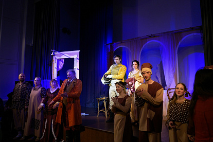 Любовь нечаянно нагрянет… Театр «КриМ» показал комедию-шутку  