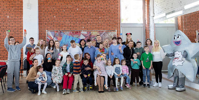 Детство без границ. В Сосновом Бору прошел праздник для особенных детей