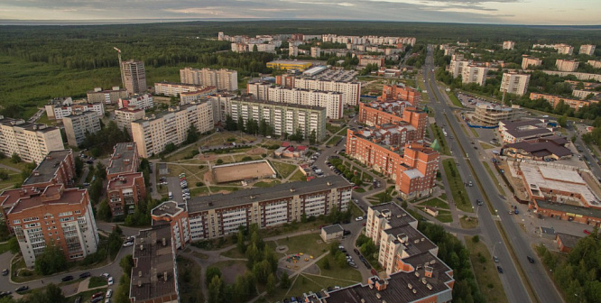 Сколько многоквартирных домов в Сосновом Бору и когда они были построены