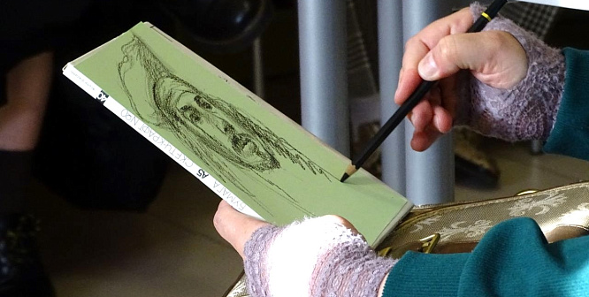 Творческая Библионочь. Выставку проекта «Эмбиент Зарисовки» в Сосновом Бору посетили сказочные персонажи