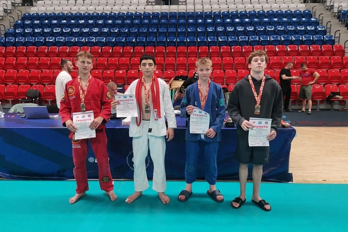 Спортсмены из Соснового Бора стали лучшими в СЗФО по спортивной борьбе