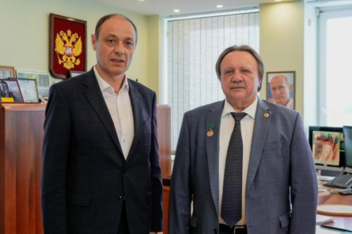 Директор Ленинградской АЭС Владимир Перегуда удостоен звания «Почетный выпускник Томского политехнического университета»
