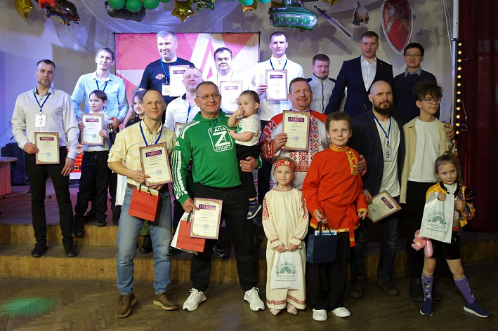 В сосновоборском ДК «Строитель» прошел 16-й конкурс «Мой отец – молодец!»