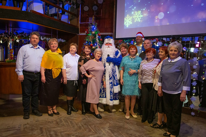 Молодые душой отметили Старый Новый год. «Арт-Карусель» подарила праздник сосновоборцам серебряного возраста