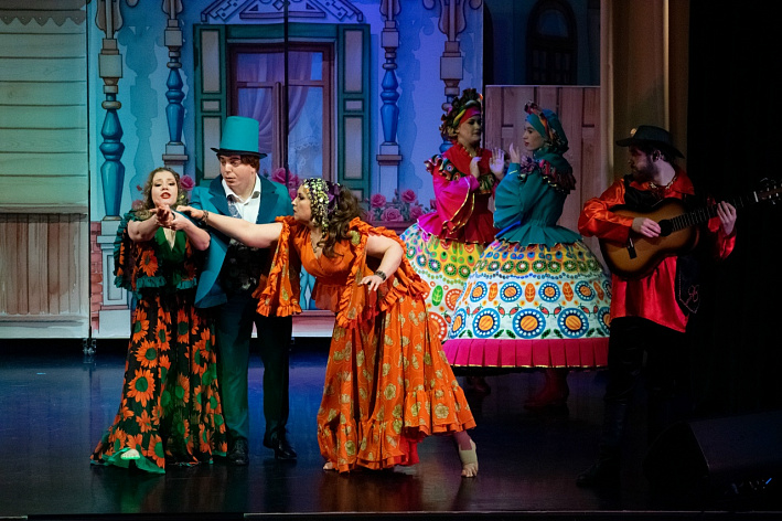 Народный театр «Городок» в Сосновом Бору показал премьеру «Женитьба Бальзаминова» 