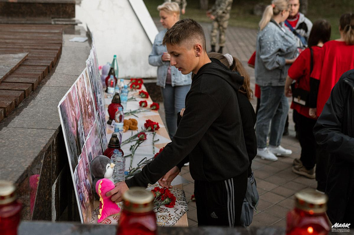 Боль, не утихающая сквозь года. Сосновоборцы почтили память жертв терроризма на траурной акции