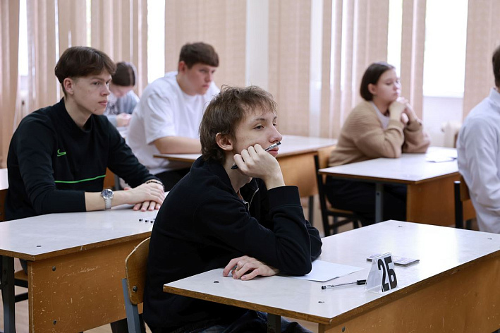 27 мая в Сосновом Бору прошел ЕГЭ по математике