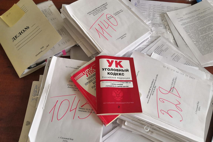 Сосновоборца, обвиняемого в сбыте запрещённых веществ и обороте оружия, задержали на станции «Бологое-Московское» в Тверской области