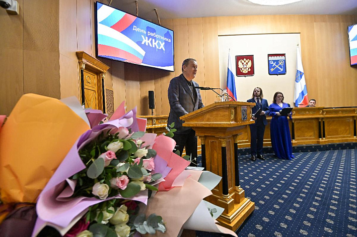 Александр Дрозденко вручил награды работникам ЖКХ. Сосновоборцы в числе награжденных