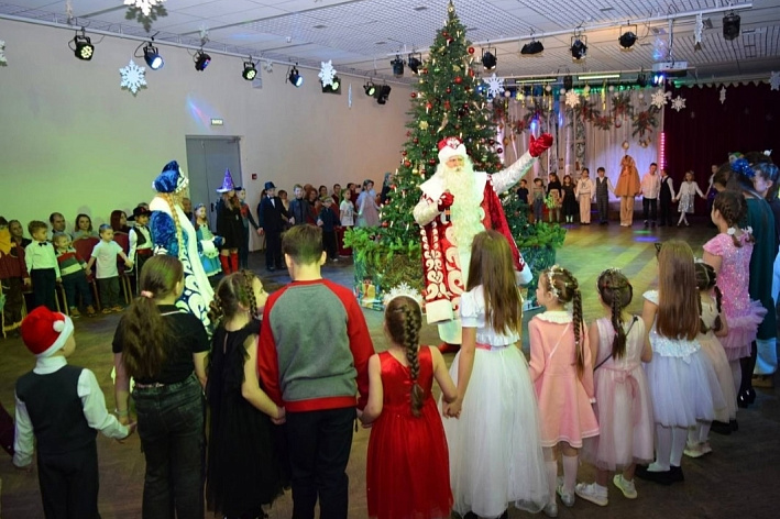 В Сосновом Бору идут новогодние приключения на сказочном острове, и не только