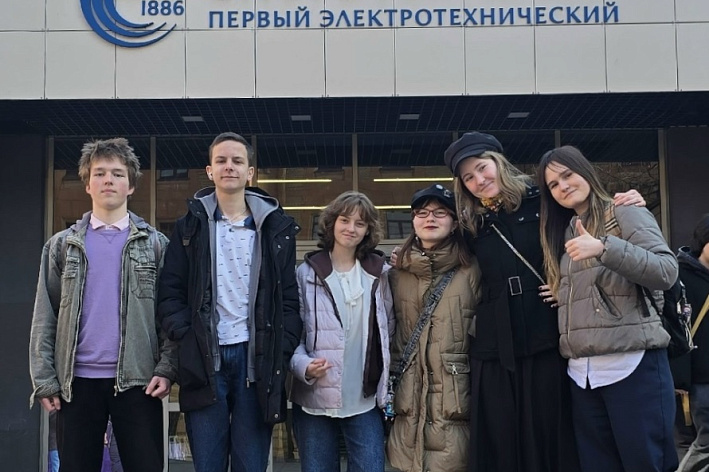 Команда Сосновоборской частной школы вошла в десятку сильнейших во всероссийском финале турнира «ПоЛЭТелИ»