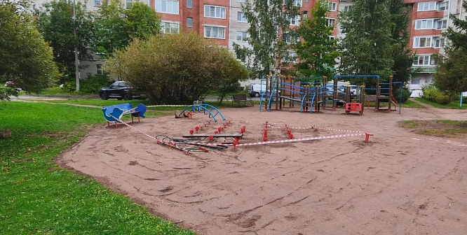 «Вертолет», «шхуну» и «змейку» восстановят. В Сосновом Бору идет ремонт площадки на Парковой