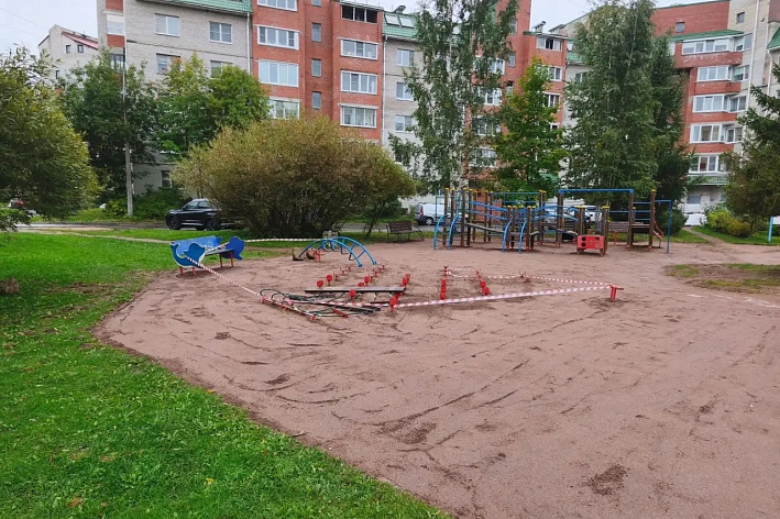 «Вертолет», «шхуну» и «змейку» восстановят. В Сосновом Бору идет ремонт площадки на Парковой