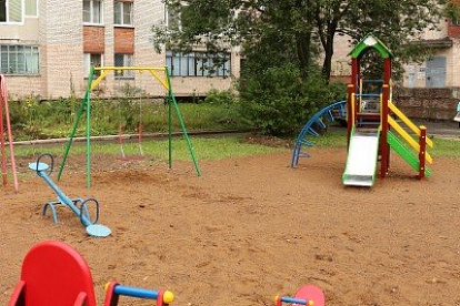 Кто ответит за детские  площадки?