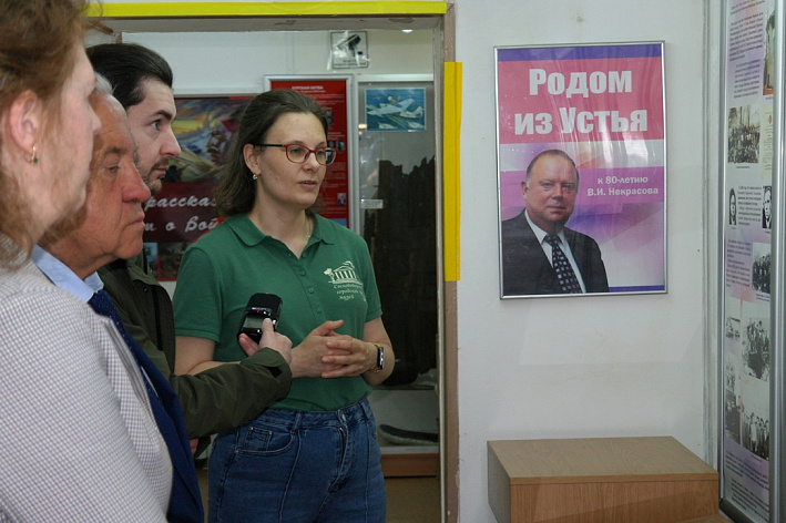  «Родом из Устья» - в Сосновоборском городском музее открылась выставка к 80-летию со дня рождения первого мэра города В. И. Некрасова