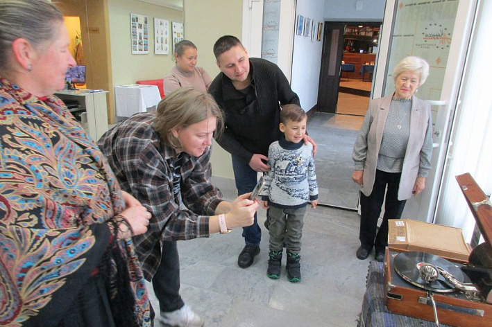 Сохраняют предметы и память. Сосновоборский клуб коллекционеров отметил юбилейную дату