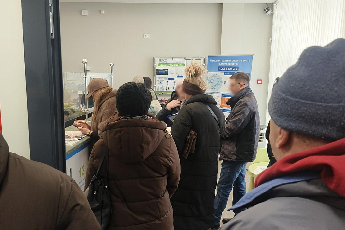 Очереди за льготой на электричество: «РКС-Энерго» расширяет приемные дни для абонентов в Сосновом Бору