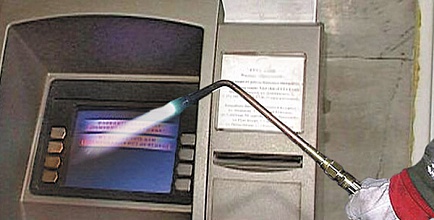 В городе совершена  очередная кража из банкомата