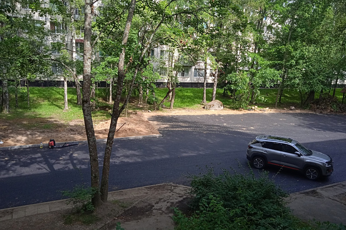 Дорожные подрядчики не сбавляют темпов работ в Сосновом Бору, пока погода позволяет
