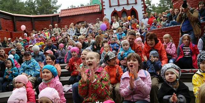 В преддверии Дня знаний. Юных сосновоборцев приглашают в «Андерсенград» на «Проводы лета»